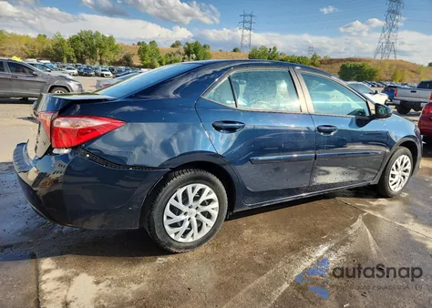 2018 Toyota Corolla L z USA, uszkodzony, nr VIN 2T1BURHE6JC048062